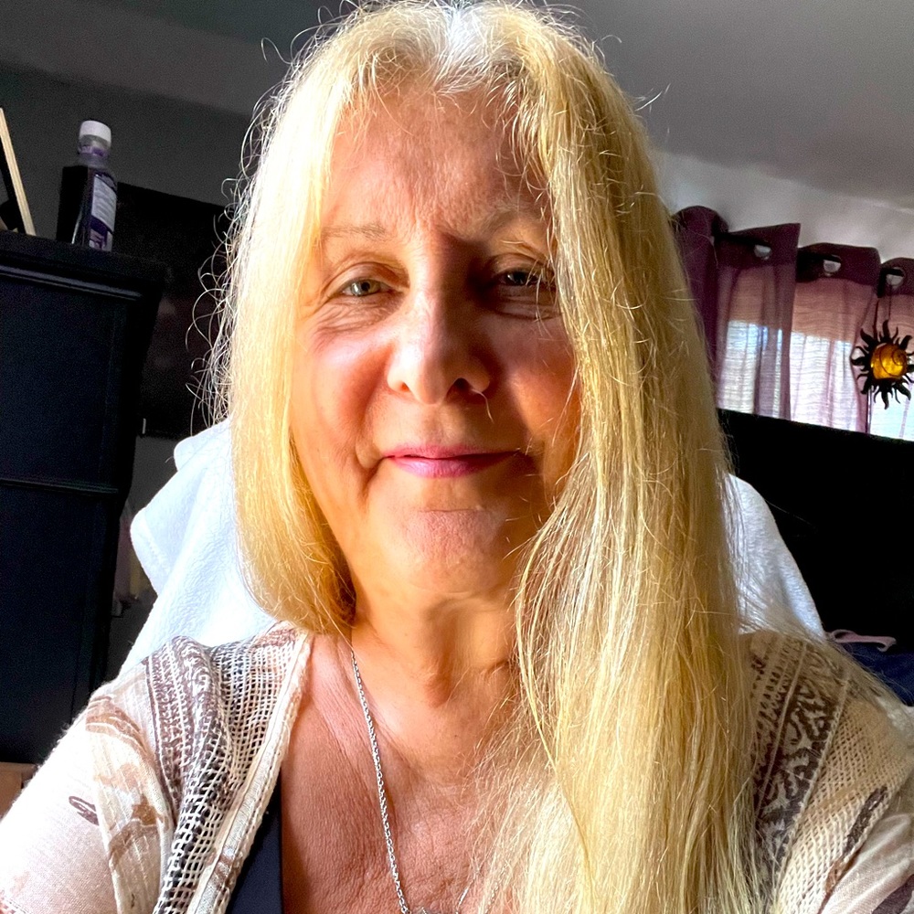 Meet your Posher, Debbie